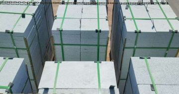 贺州 芝麻白花岗岩5公分地铺石 花岗岩厂家工厂装车日常