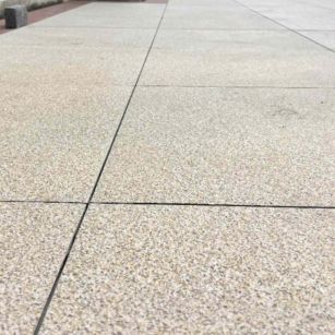 贺州 黄金麻花岗岩石板材荔枝面地面铺装效果