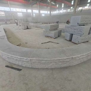 贺州 芝麻白异形坐凳，自然面光面弧形加工