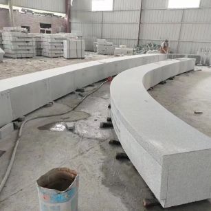 贺州芝麻白花岗岩石板材 园林光面弧形坐凳