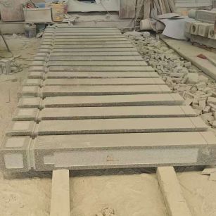 贺州 芝麻白异形加工雕刻-栏杆大柱，方柱