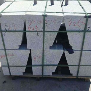 贺州 芝麻白异形坐凳，石凳