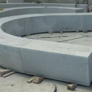 贺州 芝麻白花岗岩光面弧形坐凳