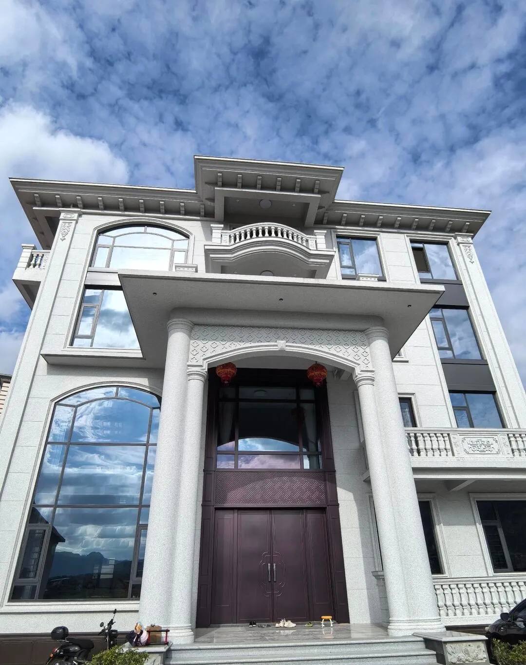 贺州白麻别墅外墙干挂石材效果示例