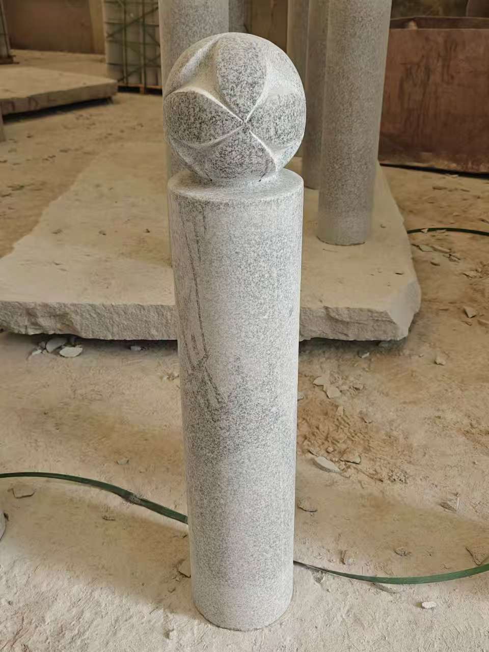 贺州 芝麻白花岗岩石材挡车石柱、停车柱、圆柱挡车柱、方柱挡车柱等