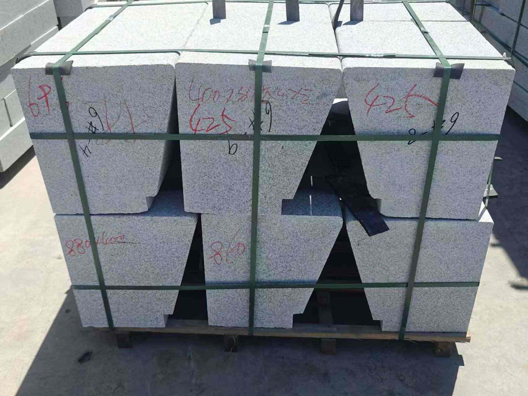 贺州 芝麻白异形坐凳，石凳