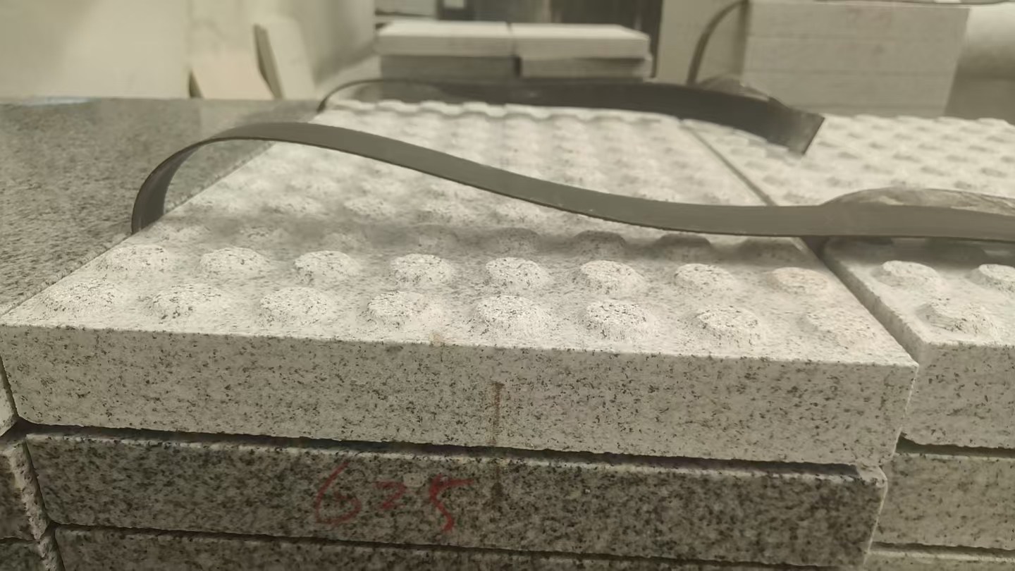 贺州 芝麻白花岗岩6.0公分荔枝面五轴加工雕刻盲点