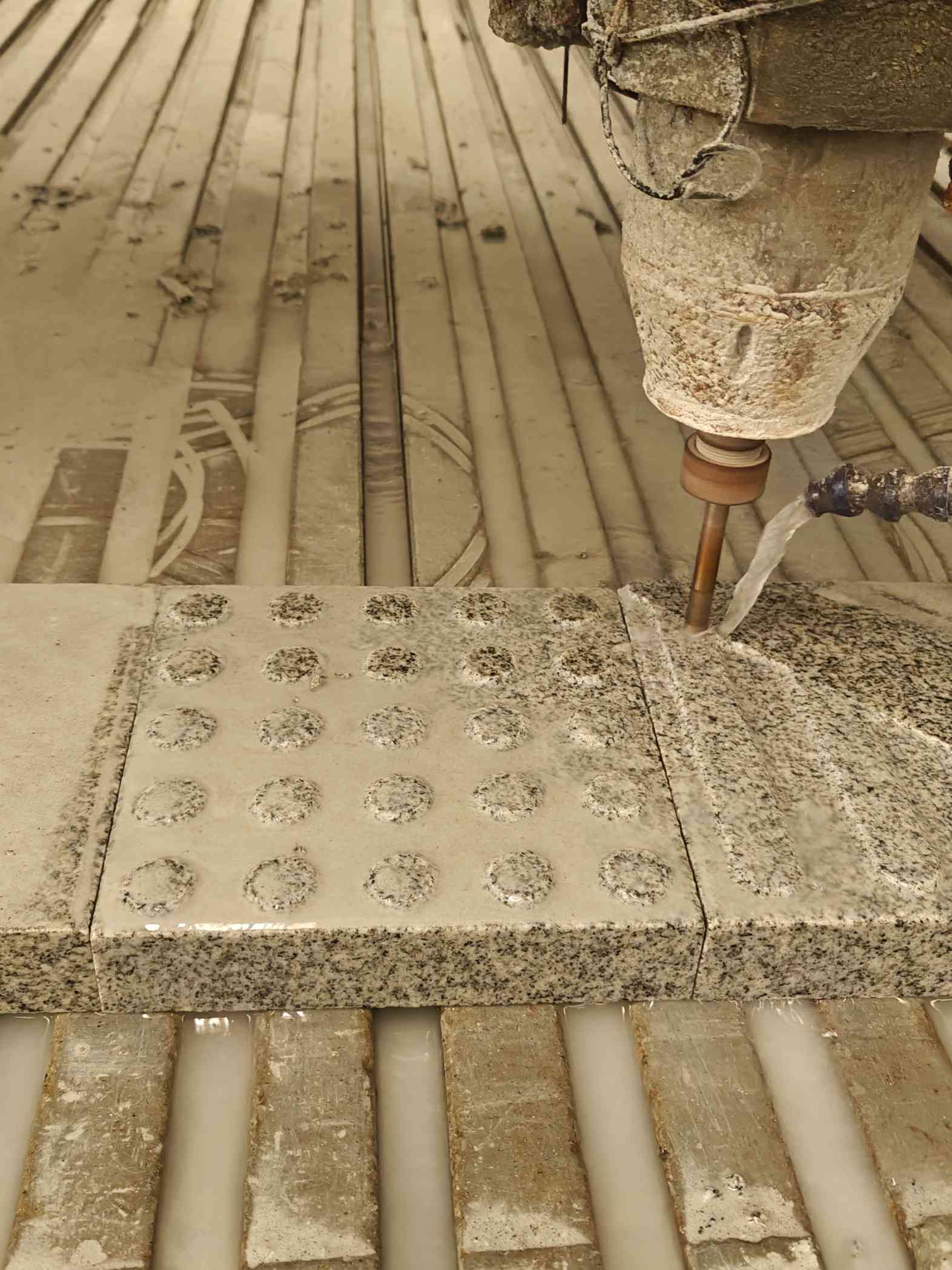 贺州 芝麻白花岗岩石材盲人石、盲道石、盲点石