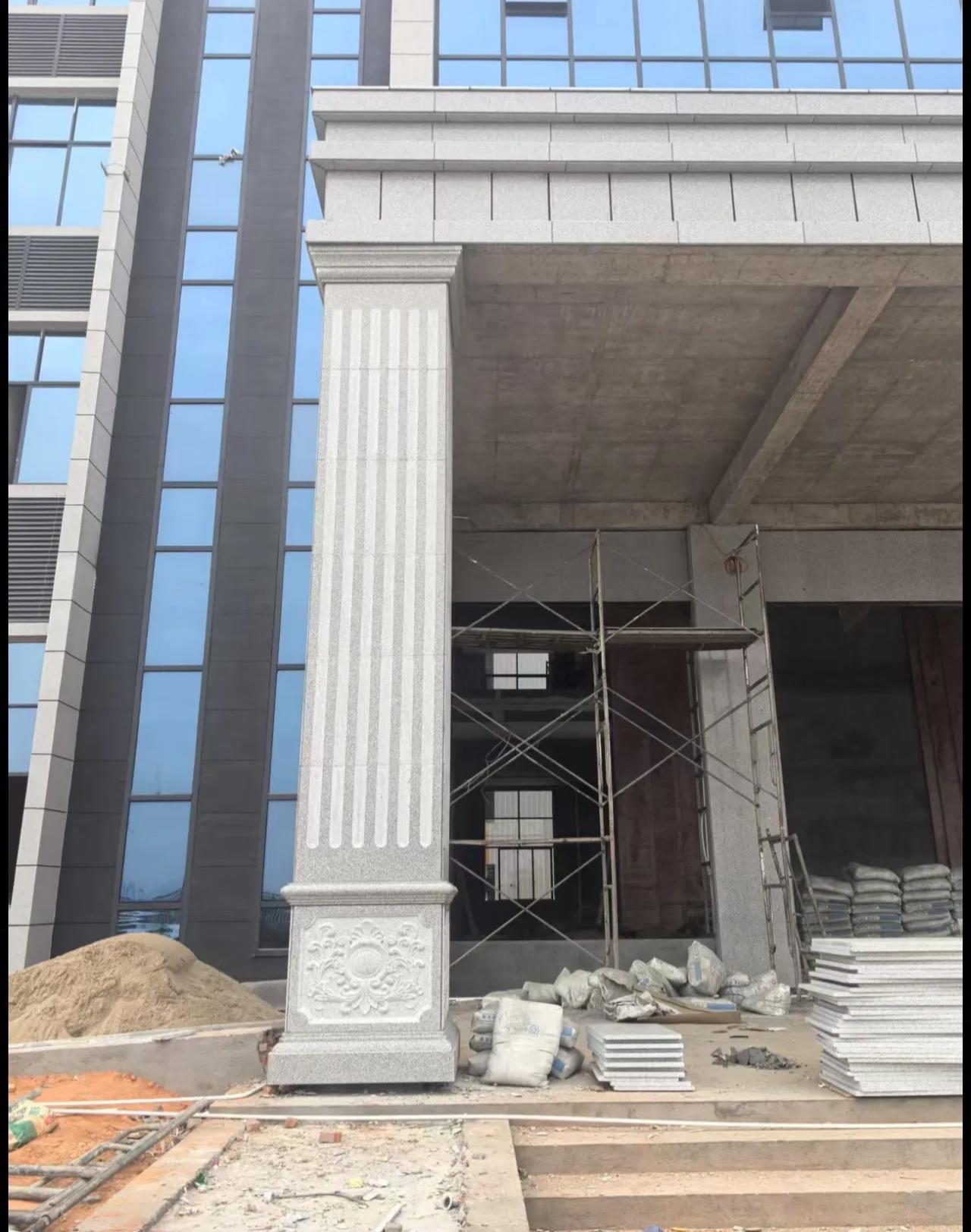 贺州 芝麻白光面花岗岩门楼大柱（罗马柱）配雕花底座