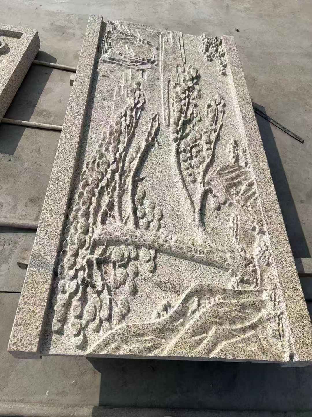 贺州 黄金麻雕刻板浮雕迎客松