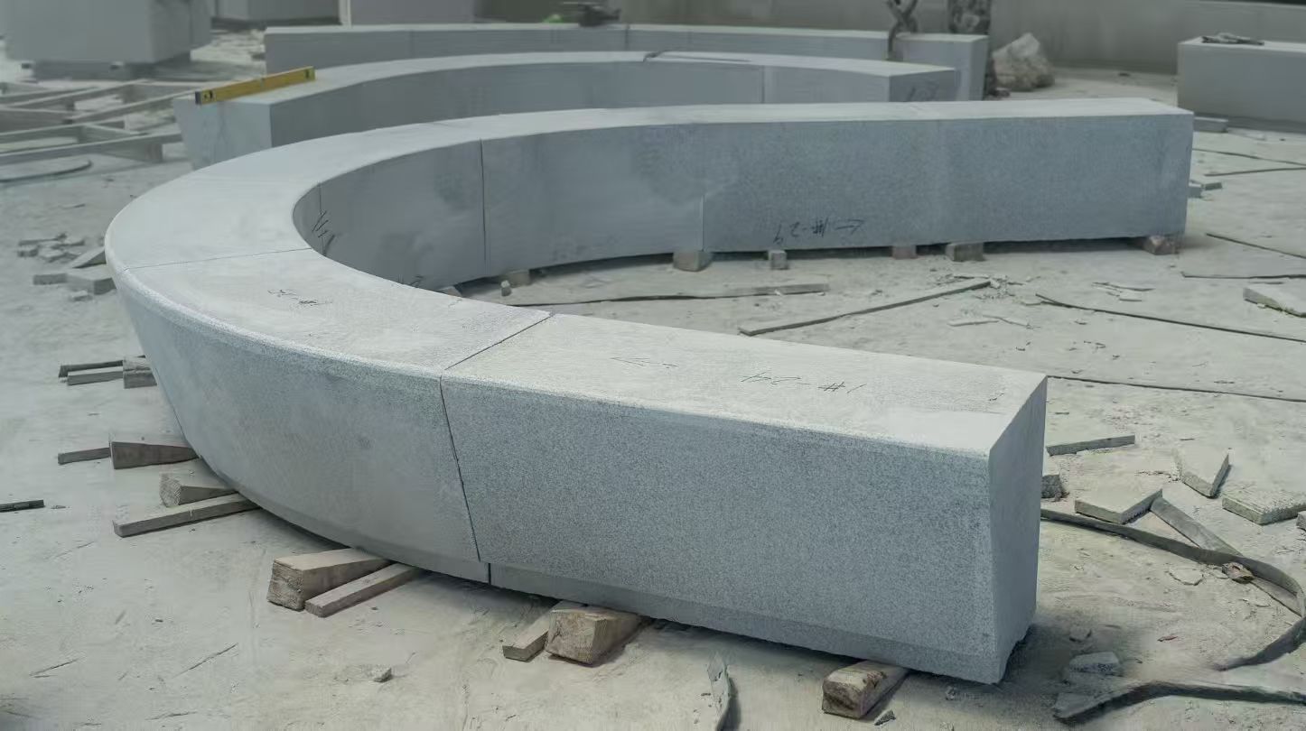 贺州 芝麻白花岗岩光面弧形坐凳