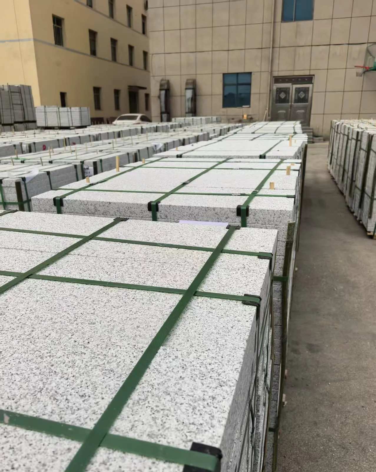 贺州 白麻花岗岩5.0公分荔枝面地铺石