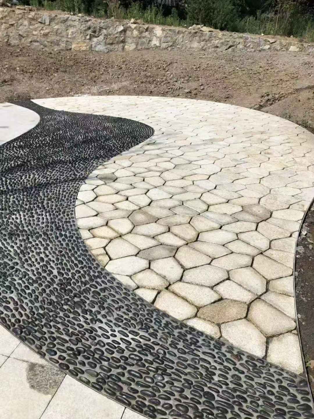 贺州 黄金麻冰裂纹地铺石工地铺装案例