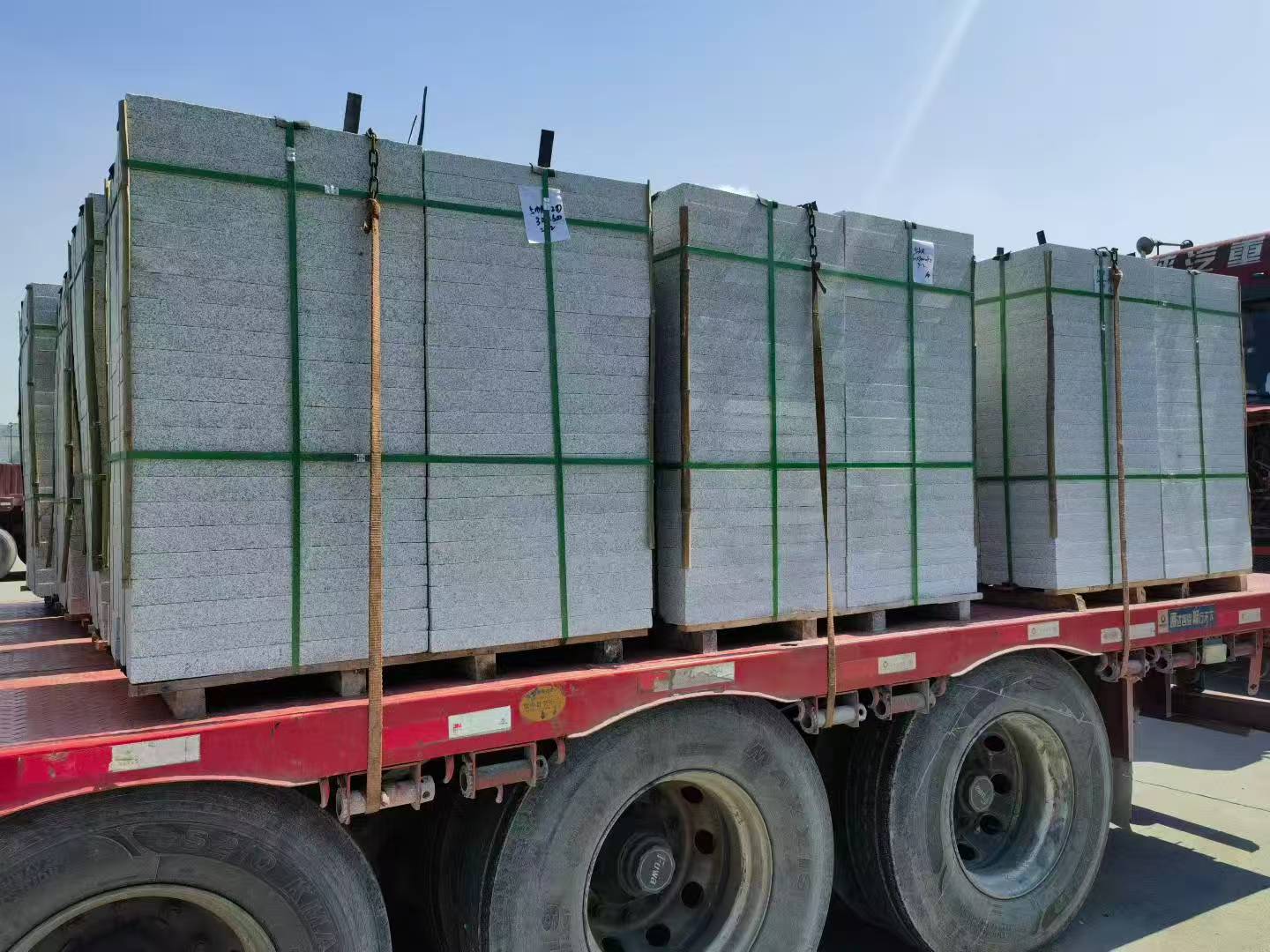 贺州芝麻白花岗岩出货日常地铺石