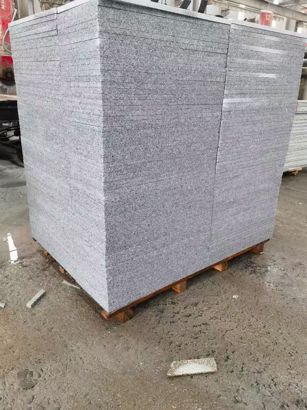 贺州 芝麻白火烧面1.8厚300*600地铺石，尺寸标准，厚薄均匀