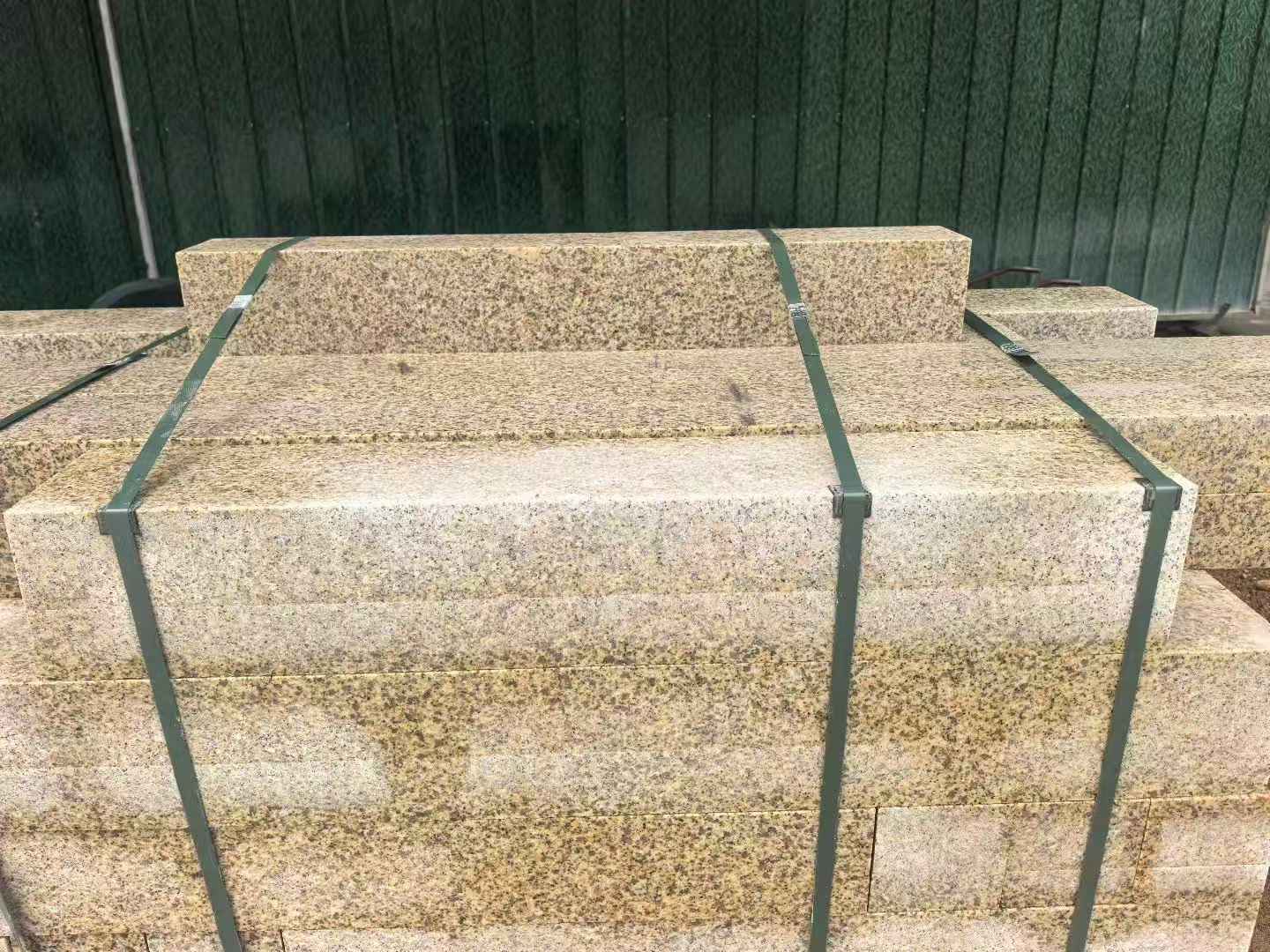 贺州 黄金麻花岗岩石材机切面栏杆料半成品