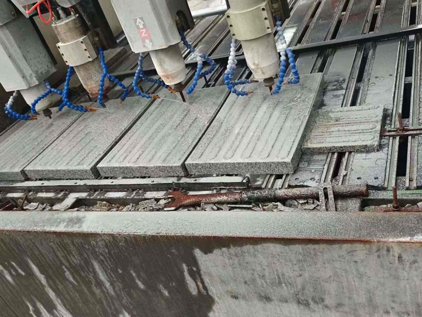 贺州 芝麻白花岗岩荔枝面盲道雕刻