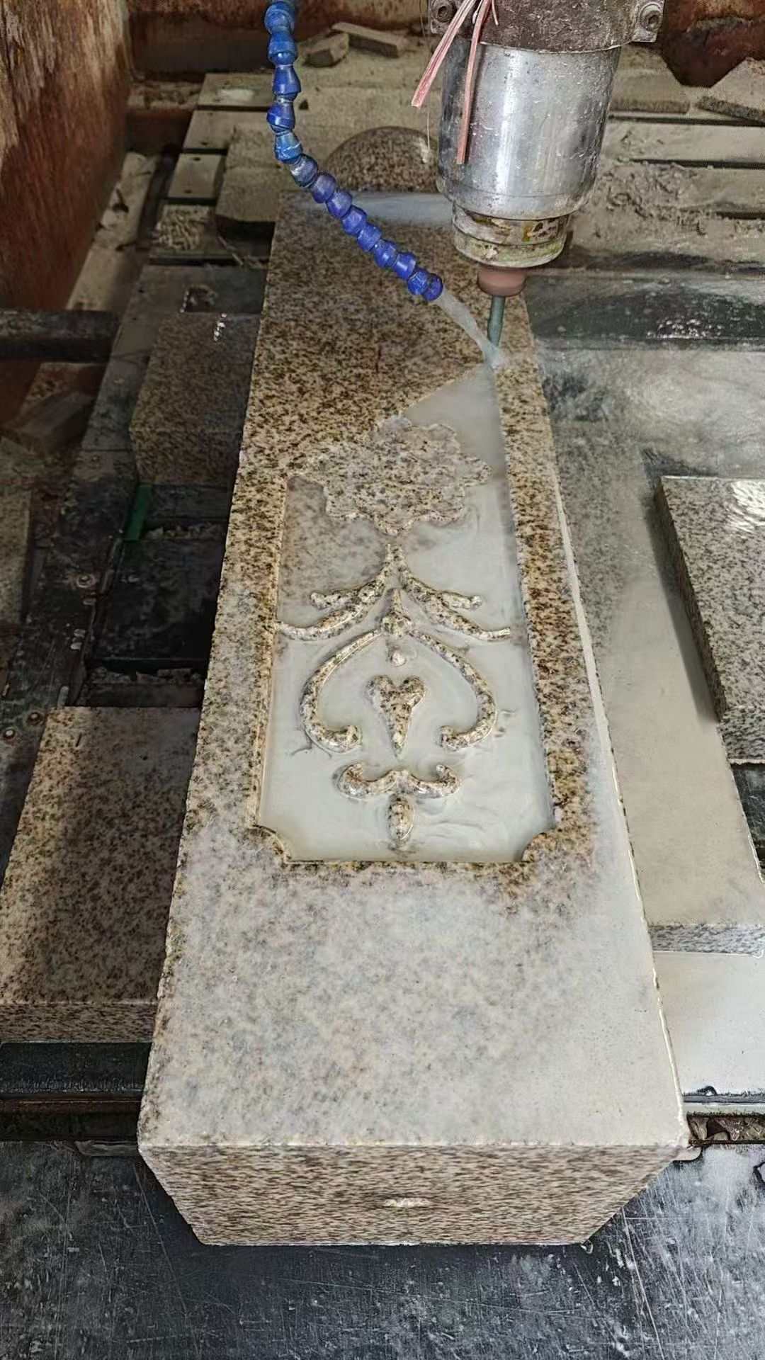 贺州 黄金麻花岗岩异形加工雕刻栏杆大柱