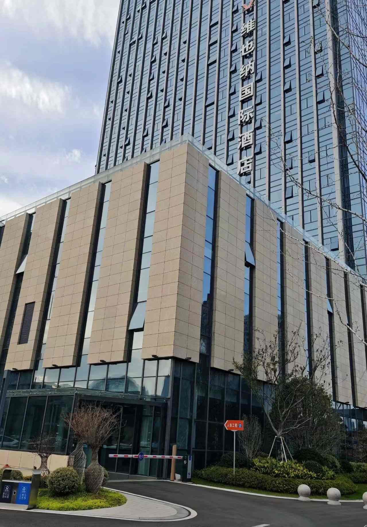 贺州 黄金麻花岗岩外墙干挂