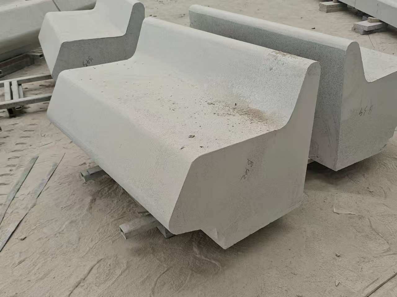 贺州 芝麻白花岗岩异形坐凳，石凳