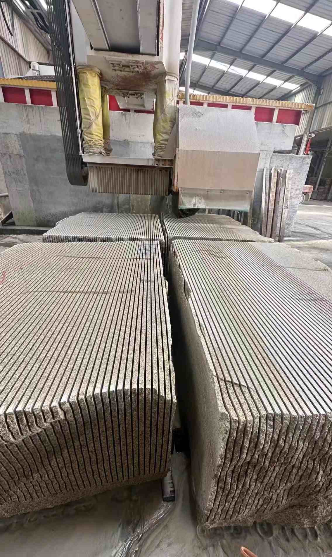 贺州 车间生产日常，黄金麻白麻花岗岩