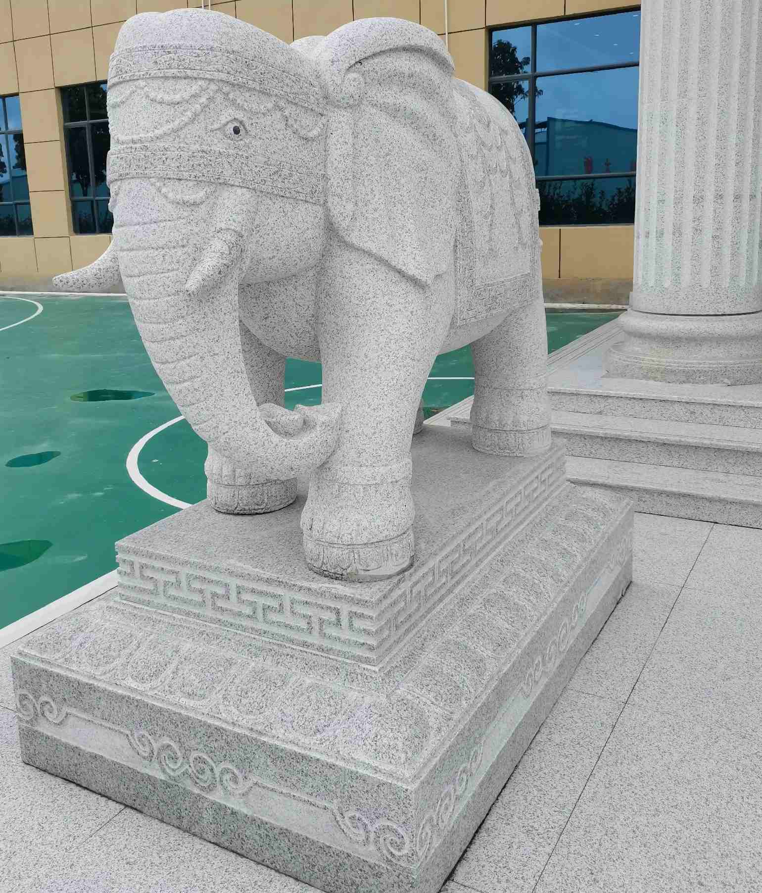 贺州 白麻花岗岩动物异形石雕-大象