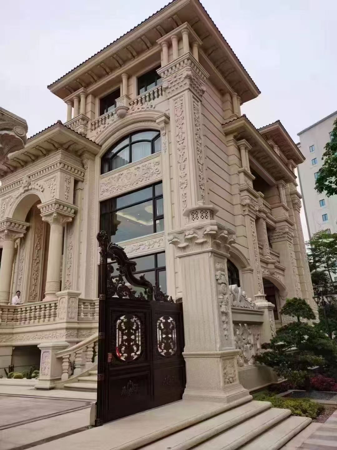 贺州 黄金麻花岗岩别墅外墙干挂效果展示